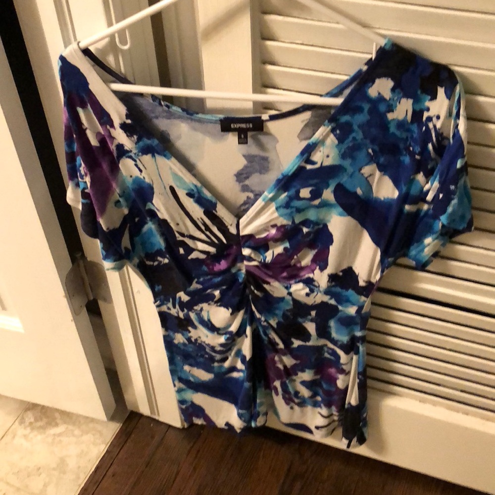 ๐๐๐ 3 for $20 ๐๐๐Express Top - Picture 3 of 5